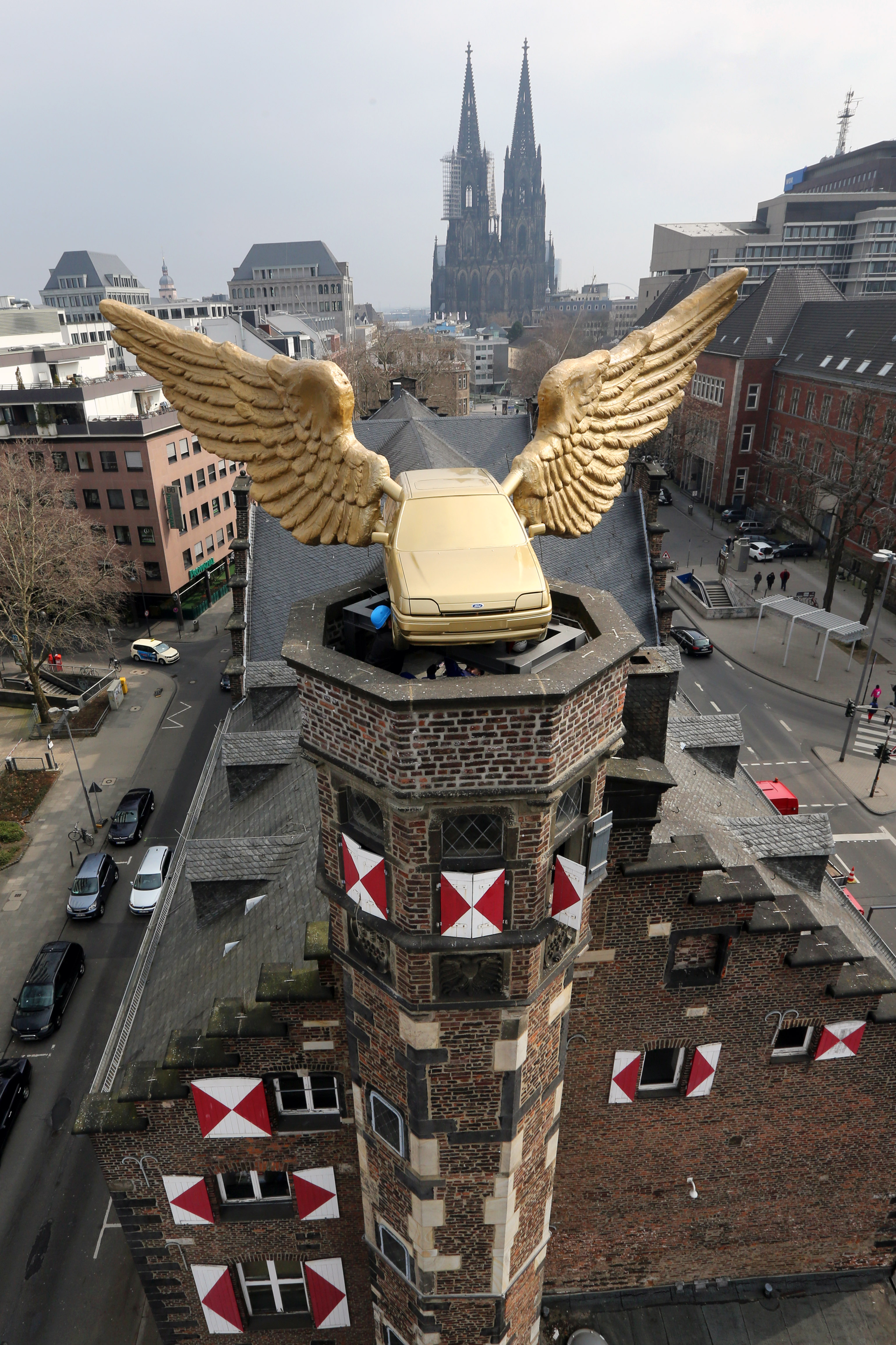HA Schults' golden model of a winged Fiesta atop the Zeughaus in Cologne, Germany. License valid for earned editorial, press releases, press kits. All non-broadcast digital and online media Region: Global. This content is solely for editorial use and for providing individual users with information. Any storage in databases, or any distribution to third parties within the scope of commercial use, or for commercial use is permitted with written consent from Ford in Europe GmbH only.